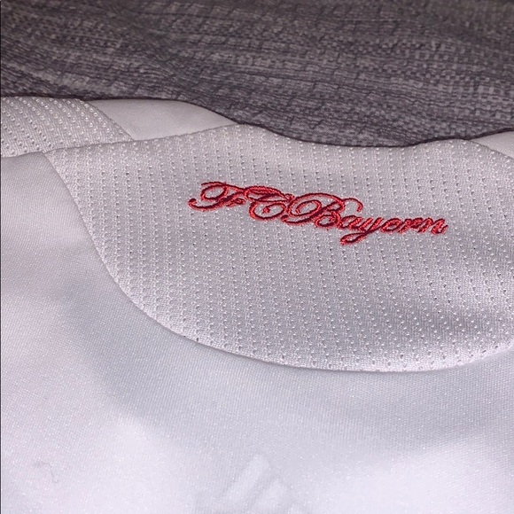 FC Bayern soccer jersey. LIKE NEW - Picture 8 of 8